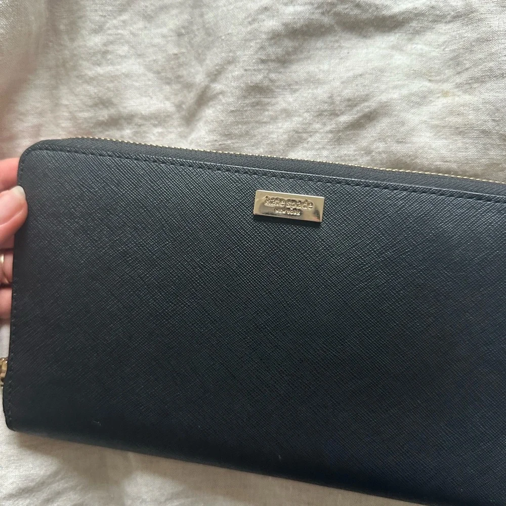 Kate Spade Large Wallet - Picture 3 of 6